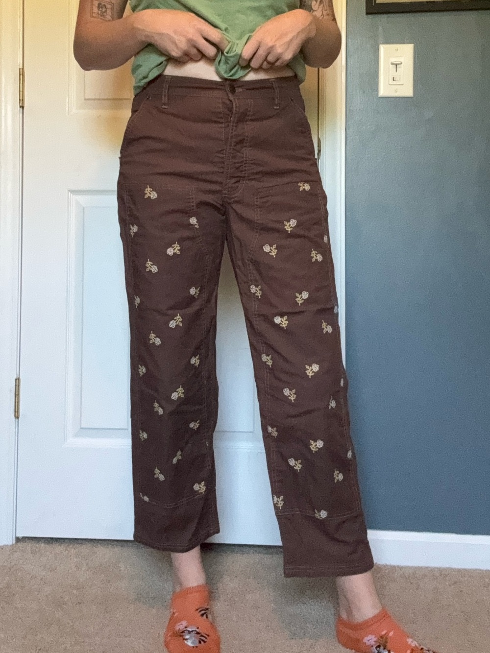 Brown Floral Embroidered Women’s Cropped Pants